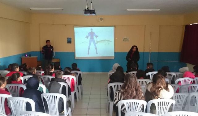 Öğrencilere balık yemenin önemi anlatıldı