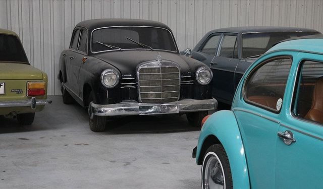 Araba sevdasını klasik araç koleksiyonuna dönüştürdü