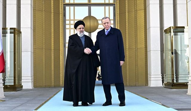 Cumhurbaşkanı Erdoğan, İran Cumhurbaşkanı Reisi'yi resmi törenle karşıladı