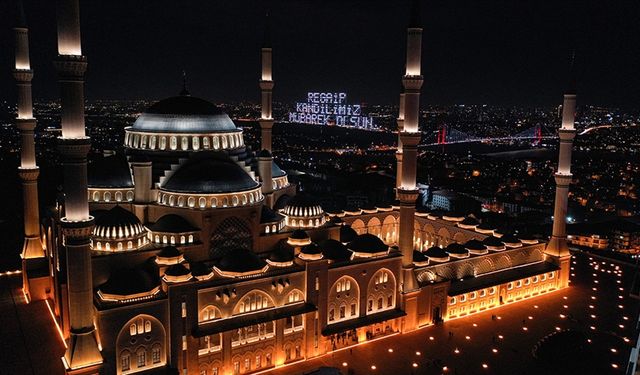 Berat Kandili'nde tarihi camilerde Osmanlı geleneğine uygun ikramda bulunulacak
