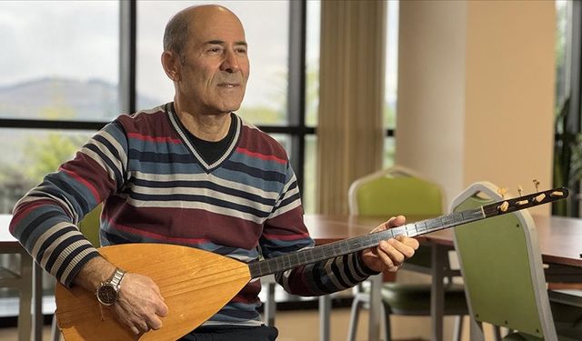 Türk Halk Müziği tutkusuyla kurduğu koroyla kulakların pasını siliyor