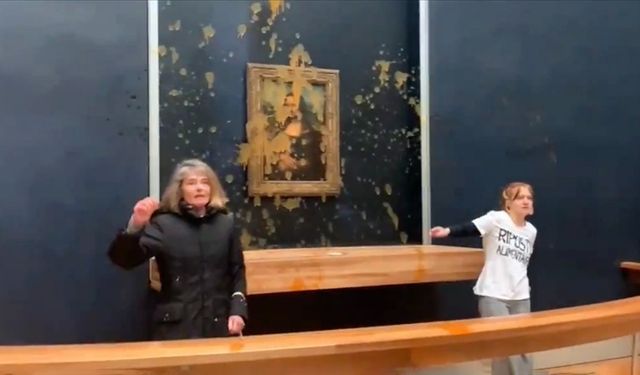 Fransa'da iklim aktivistleri Mona Lisa tablosuna çorba attı