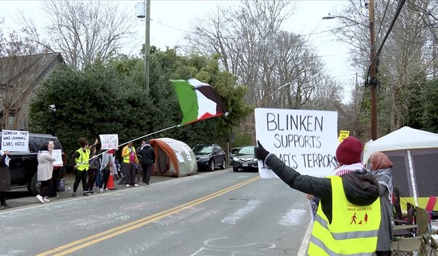 Filistin destekçilerinden Blinken'ın evinin karşısında "Gazze'de ateşkes" çağrısı