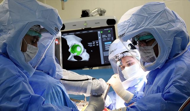 Rahim ağzı kanseri operasyonlarında "robotik cerrahi" avantajı