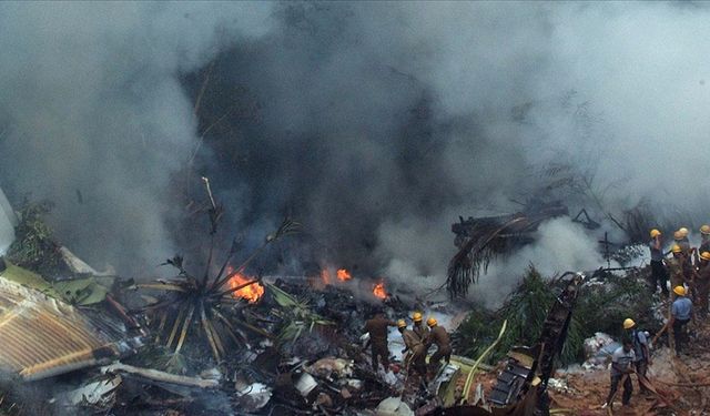 Afganistan'ın kuzeydoğusunda Hindistan'a ait yolcu uçağı düştü