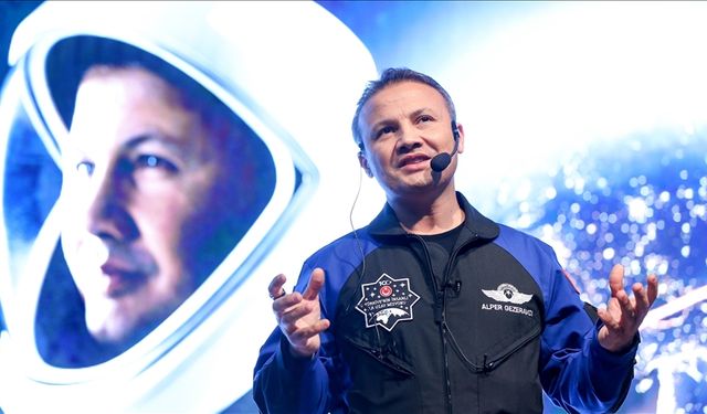 Türkiye'nin ilk astronotu Gezeravcı, gençlerle buluştu