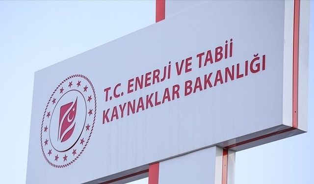 YKS'de Derece Yapanlara 13.750 TL Maaş Gibi Burs! Bakanlık Bursunu Kimler, Hangi Bölümler Alabilir?