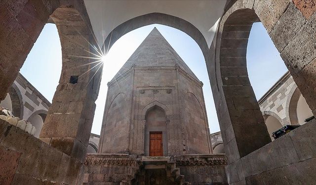 Yaklaşık 700 yıllık Köşk Medrese kültür ve sanat merkezi olarak hizmet verecek