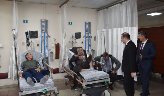 Müdür Şenkul, personelle bayramlaştı ardından hastaları ziyaret etti