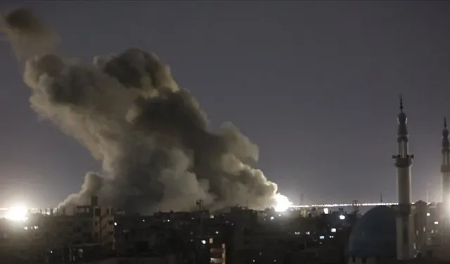 İsrail'in Gazze'de gece boyu düzenlediği saldırılarda en az 5 sivil hayatını kaybetti