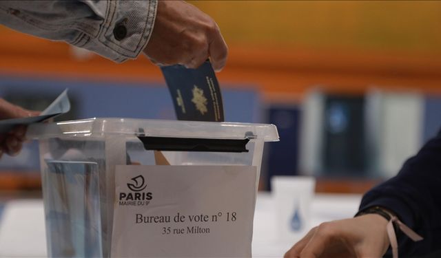 Fransa erken genel seçimlerinde sandıktan sol ittifakı birinci çıktı