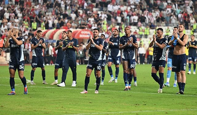 Fenerbahçe, UEFA Avrupa Ligi'nde yarın Manchester United'ı ağırlayacak