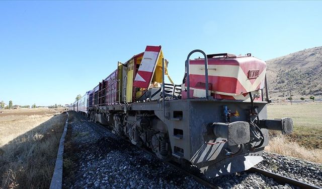 Tren kazasında 1 makinist öldü, 2 makinist yaralandı