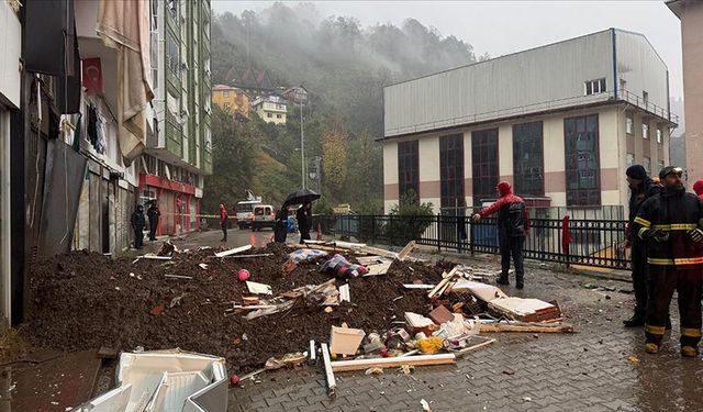 Toprak kayması sonucu 1 kişi öldü, 4 kişi yaralandı