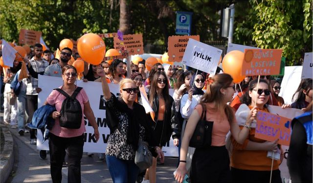 Lösemi farkındalığı kapsamında İzmir'de turuncu yürüyüş düzenlendi