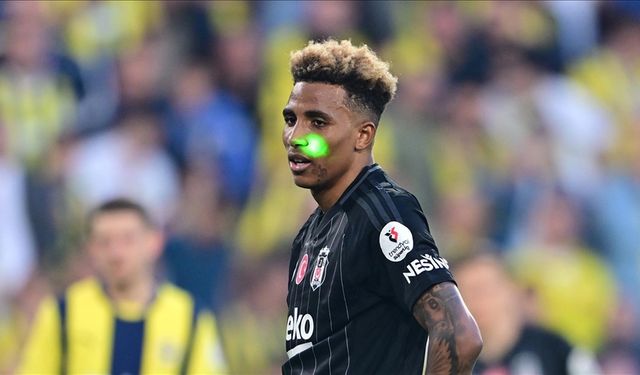 Fenerbahçe-Beşiktaş derbisinde futbolcuya lazer tutan taraftara spordan men cezası