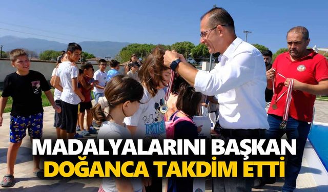 Kuyucaklı minik yüzücüler kurslarını bitirdi