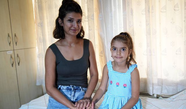 Süt alerjisiyle mücadele eden küçük kız, 5 yaşında ilk kez dondurma yiyebildi