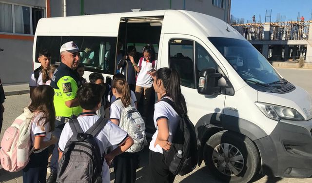 Koçarlı’da okul servisleri jandarma tarafından denetlendi