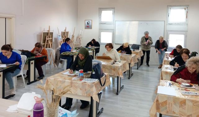 Söke Belediyesi’nin yetişkin kursları bin 850 kursiyerle yeni döneme başladı