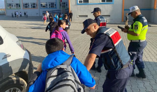 Aydın İncirliova’da okul servislerine jandarmadan denetim
