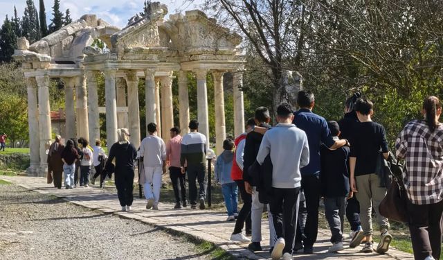 Aydın’da çocuklar Afrodisias’ta tarihle buluştu