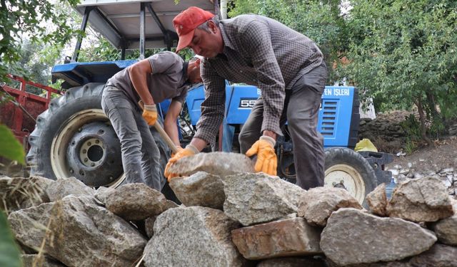 Bozdoğan Belediyesi mahallelerde çevre düzenleme çalışmalarını sürdürüyor
