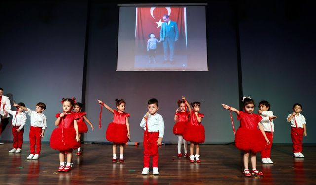 Didim’de minik yüreklerden cumhuriyet coşkusu