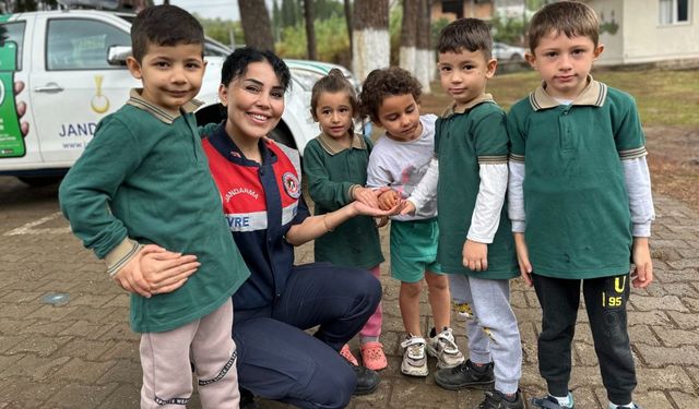 Jandarma ekiplerinden miniklere doğa ve hayvan sevgisi eğitimi