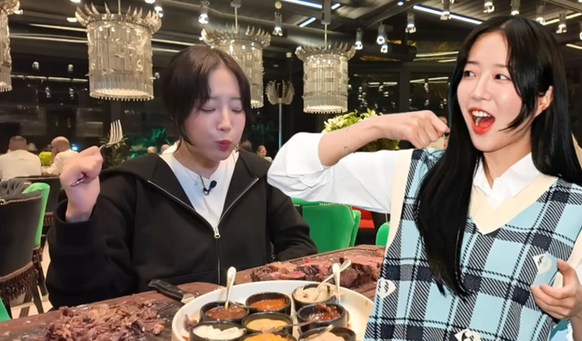 Koreli YouTuber Tzuyang Türkiye’de! Nusret’te 5.2 Kilo Et Yedi