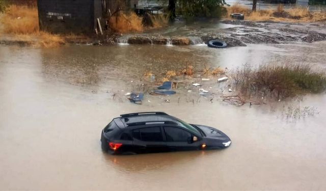 Sağanak ve fırtına etkili oldu