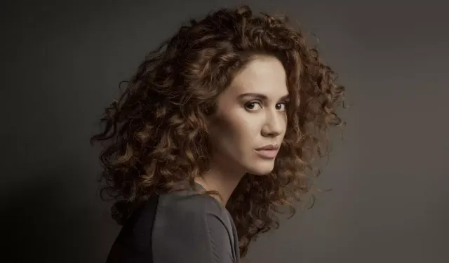 Ünlü Oyuncu Ekin Türkmen: “Zekâ Beni Etkiliyor, Kaslılık Değil”