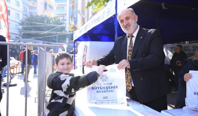 Ata Tohumları İncirliova Cumhuriyet Meydanı’nda üreticiyle buluştu