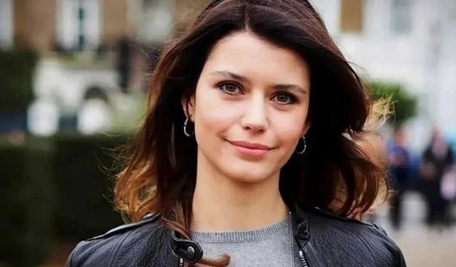 Beren Saat Nasıl Ünlü Oldu? Bir Yarışma İle Hayatı Değişti!