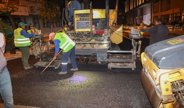 Efeler’de sıcak asfalt konforu: Kurtuluş Mahallesi’nde yollar yenileniyor