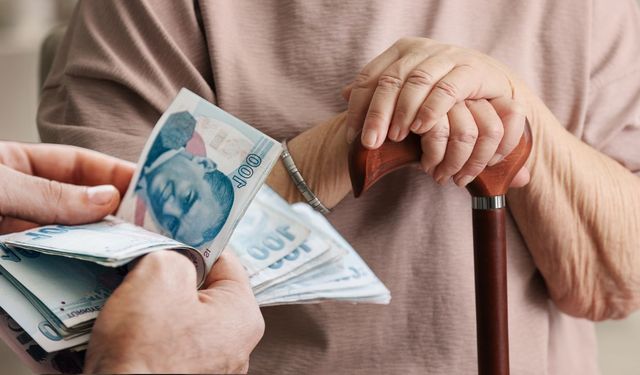 En düşük emekli maaşı komisyondan geçti!
