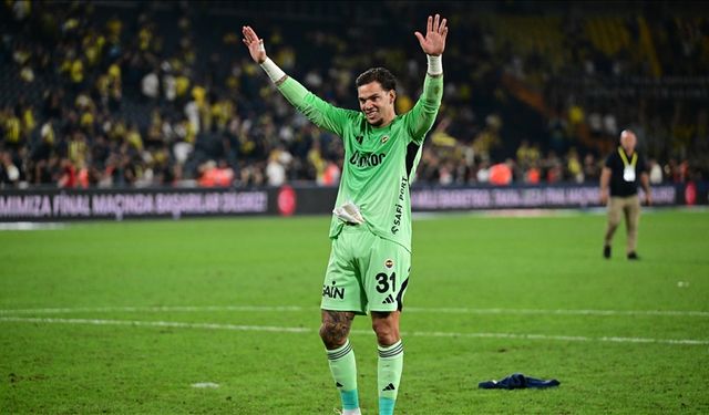 Fenerbahçe’nin kalecisi Ederson, yeniden Brezilya Milli Takımı’na çağrıldı