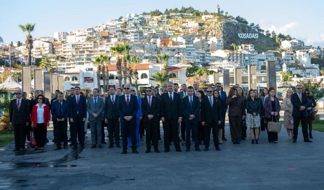 Kuşadası’nda 24 Kasım Öğretmenler Günü kutlandı