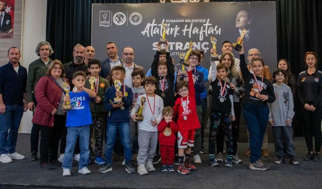 Kuşadası’nda Atatürk Haftası satranç turnuvası sona erdi