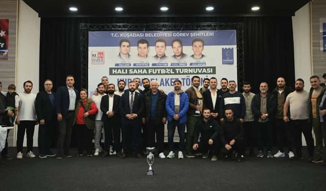 Kuşadası’ndaki turnuvada dereceye giren takımlar ödüllendirildi