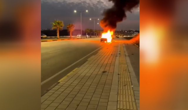 Seyir halindeki otomobilde çıkan yangın söndürüldü