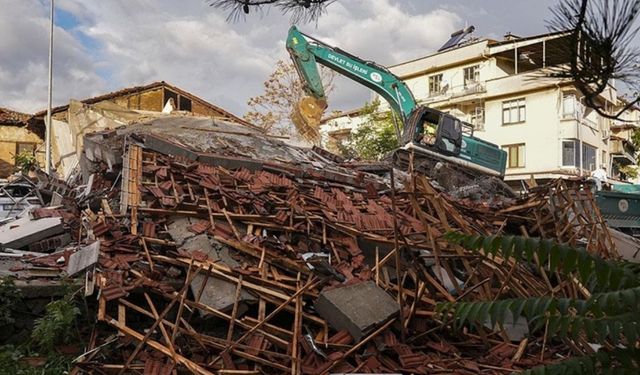 Sındırgı'da deprem korkuttu! Vatandaşlar karavanda yaşamaya başladı