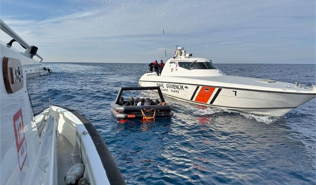 10 düzensiz göçmen kurtarıldı