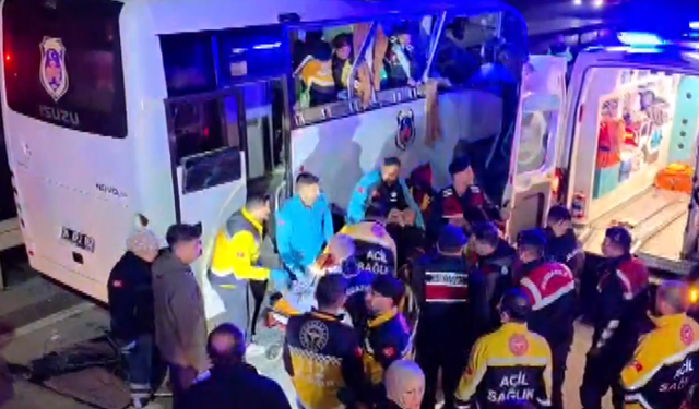 Cezaevi nakil aracı kaza yaptı: 23 yaralı