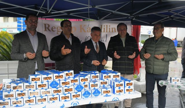 Kuşadası Belediyesi’nden Regaip Kandili ikramı