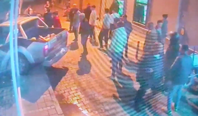 Pikap depoya daldı: Yaya son anda kurtuldu