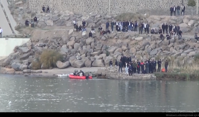 Terliğini almak isteyen çocuk nehirde kayboldu