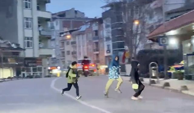 4,5 büyüklüğündeki deprem çevre ilçelerde hissedildi