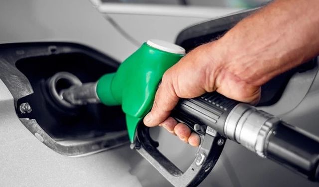 Akaryakıt fiyatlarına okkalı zam! Tabelalar Çarşamba günü değişecek