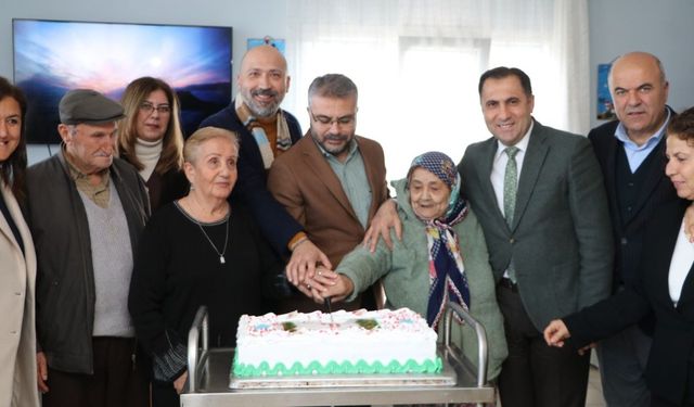 Başkan Arıkan AK Parti heyetiyle huzurevinde gönüllere dokundu